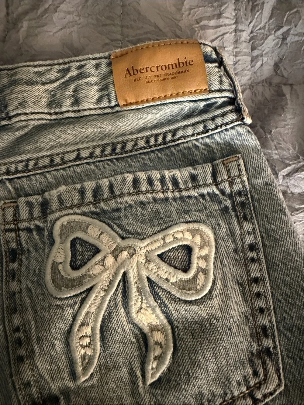 Abercrombie kids Light Low Rise Baggy Jeans with Bows Girls Size 13/14 Long
